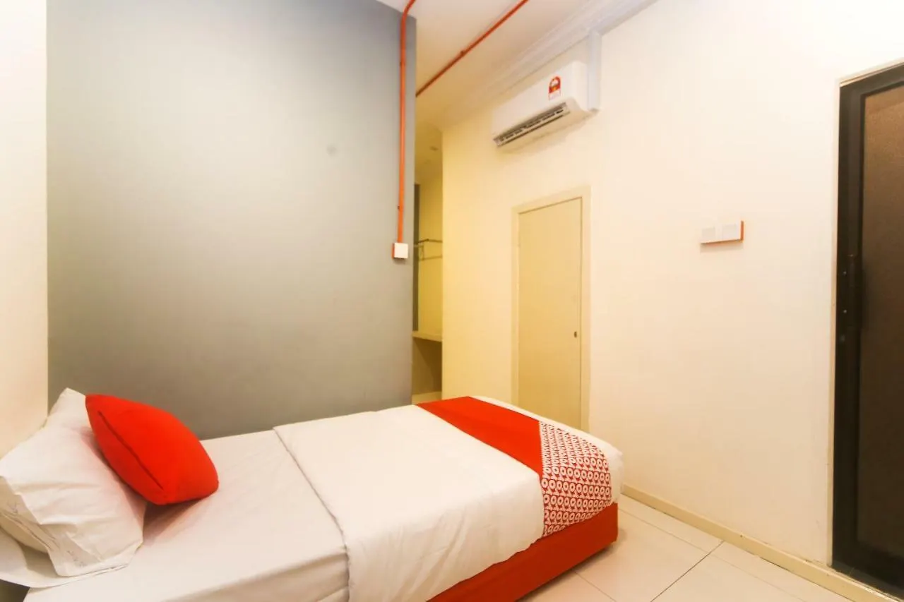 Hotel Rafflesia Kota Kinabalu 2*,